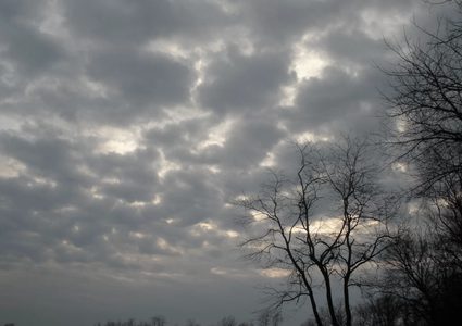 الطقس: أجواء غائمة جزئيا والحرارة أقل من معدلها العام بقليل