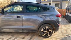 مستوطنون يخطون شعارات عنصرية ويعطبون اطارات مركبات في كفر قاسم