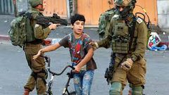 الاحتلال يعتقل طفلا من حوارة