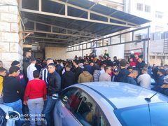 نقل جثامين الشهداء للمستشفى وتبدو في حالة مشوهة وممزقة بسبب كثافة إطلاق الرصاص على أجسادهم، فيما يتجمهر مئات المواطنين أمام مستشفى رفيديا