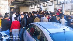 نقل جثامين الشهداء للمستشفى وتبدو في حالة مشوهة وممزقة بسبب كثافة إطلاق الرصاص على أجسادهم، فيما يتجمهر مئات المواطنين أمام مستشفى رفيديا