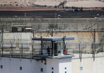 نادي الأسير: إصابة (60) أسيراً  بفيروس "كورونا" في قسم 12 بسجن "نفحة"