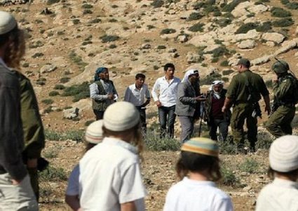 الاحتلال ومستوطنيه يعتدون على المزارعين ورعاة الاغنام في برقة شمال رام الله