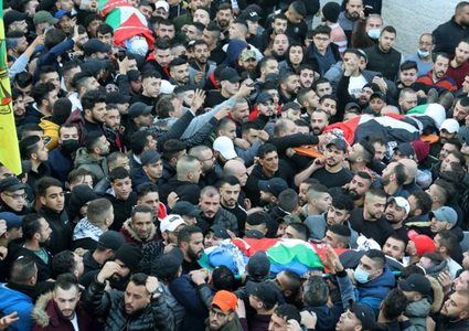 آلاف المواطنين يشيعون جثامين شهداء نابلس الثلاثة
