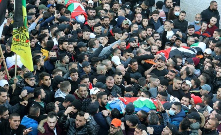 آلاف المواطنين يشيعون جثامين شهداء نابلس الثلاثة