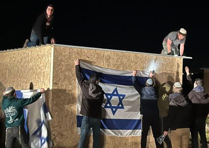 النقب: مستوطنون ينصبون خياما على أراض لعرب الزيادنة قرب رهط