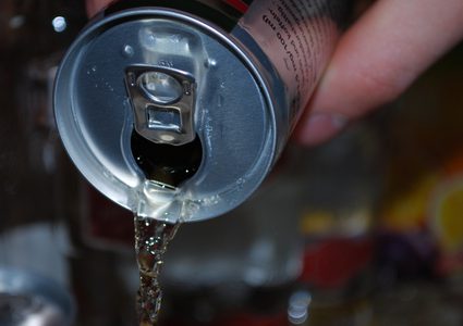 تأثير المشروبات على الأطفال ..مخاطر نفسية وجسمية