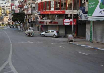 الاضراب الشامل يعم مدينة نابلس حدادا على أرواح الشهداء