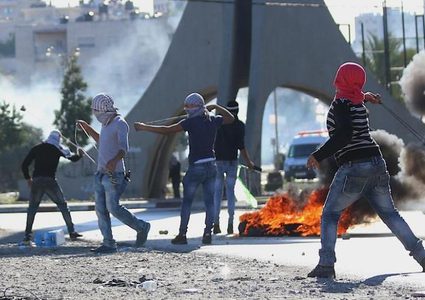 إصابة سبعة شبان خلال مواجهات على المدخل الشمالي لمدينة البيرة