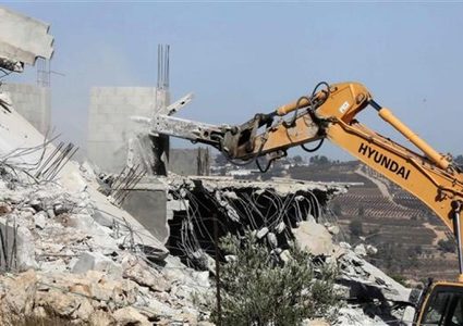 الاحتلال يهدم مبنى في الناصرة