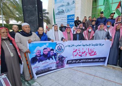 وقفة بخانيونس تنديدا بعملية اغتيال شهداء نابلس الثلاثة