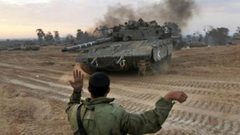 الاحتلال يجري تدريبات عسكرية ويتلف مزروعات ويدمر خط مياه في الأغوار