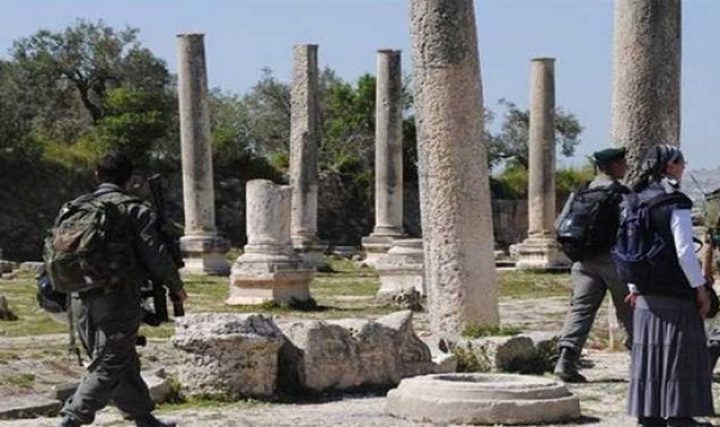 مستوطنون يقتحمون الموقع الاثري في سبسطية
