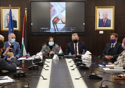 الكيلة تشيد بتقديم بولندا 300 ألف جرعة من لقاح "موديرنا"