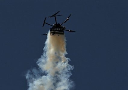 طائرات إسرائيلية مسيرة تطلق قنابل الغاز شرق وشمال القطاع