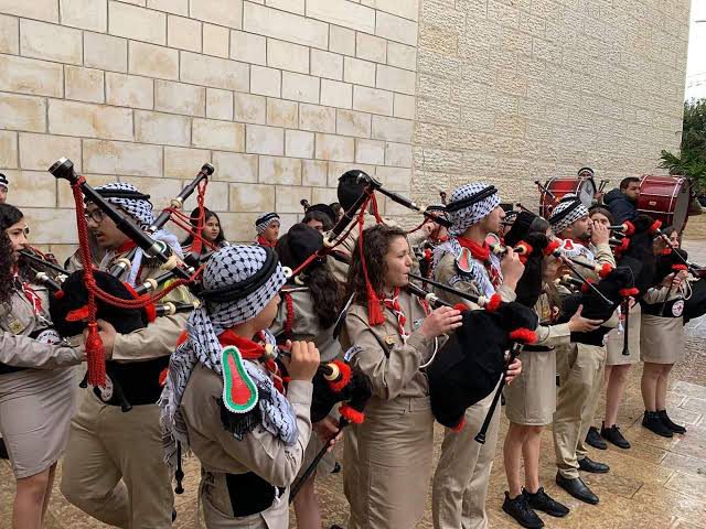 مفوضية كشافة رام الله والبيرة تنهي الدراسة الابتدائية للشارة الخشبية الأولى