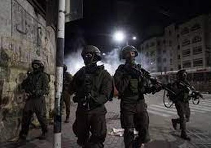 قوات الاحتلال تعتقل شابين من قرية عنزة في جنين