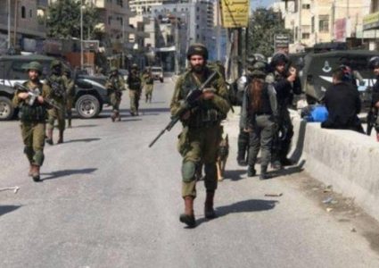 الاحتلال يقتحم مخيم شعفاط ويداهم محال تجارية