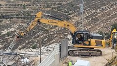 الاحتلال يجبر مواطنا على هدم منزله في طمرة