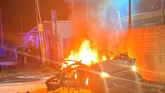 مصرع شابين وإصابة آخر في انفجار مركبة قرب الرملة