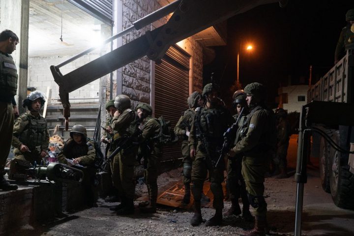 6 معتقلين من القدس والضفة فجرًا