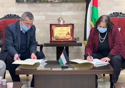 "الصحة" توقع اتفاقية شراء خدمة من مجموعة مستشفيات المجمع الطبي العربي