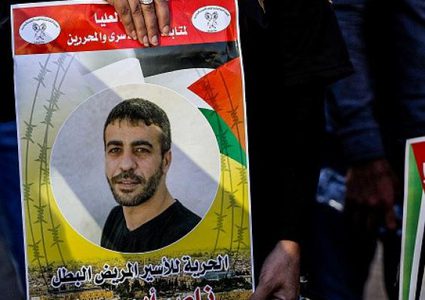 شقيق الأسير أبو حميد: تدهور خطير طرأ على صحته وتم نقله للمستشفى