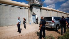 نادي الأسير: عقوبات جديدة بحق الأسرى في سجون الاحتلال