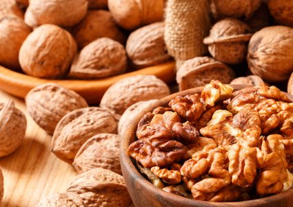 طرد فتاة بريطانية من رحلة طيران بسبب "الجوز".. ما القصة؟