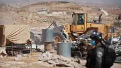 الاحتلال يهدم منشآت زراعية في قرية الفخيت بمسافر يطا جنوب الخليل