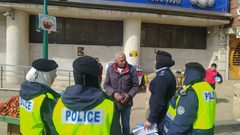 شرطة نابلس تطلق حملة توعية للمشي على الأرصفة