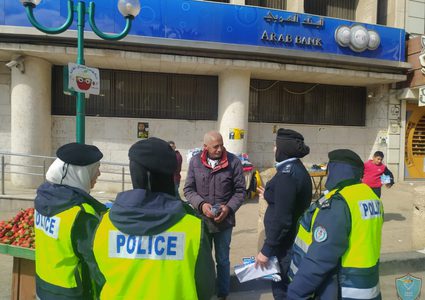 شرطة نابلس تطلق حملة توعية للمشي على الأرصفة