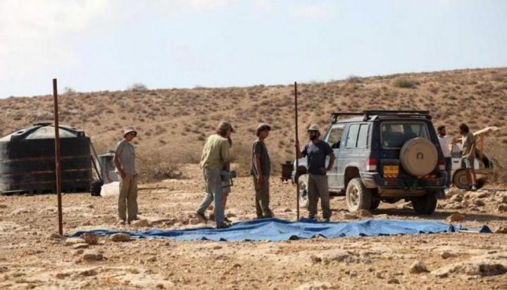 مستوطنون يقيمون حظيرة وخيمة قرب خلة مكحول بالأغوار الشمالية
