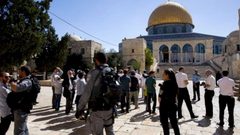 عشرات المستوطنين يقتحمون المسجد الأقصى