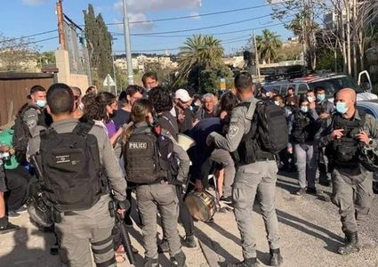 قوات الاحتلال تعيد اقتحام حي الشيخ جراح وتعتدي على الأهالي