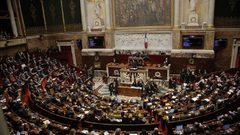 فرنسا تقر قانون"الاعتذار" من جزائريين قاتلوا مع جيشها