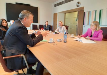 أبو هولي يؤكد أهمية دعم النرويج لـ "الأونروا" ويدعو الدول المانحة لزيادة تمويلها