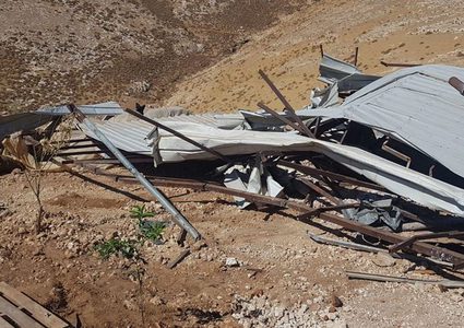 الاحتلال يخطر بهدم منشآت زراعية في عاطوف جنوب طوباس