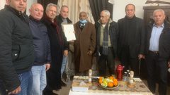 وفد يمثل الرئيس يقدم واجب العزاء لعائلة الأسير المحرر خليل شناعة في نحف