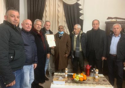 وفد يمثل الرئيس يقدم واجب العزاء لعائلة الأسير المحرر خليل شناعة في نحف