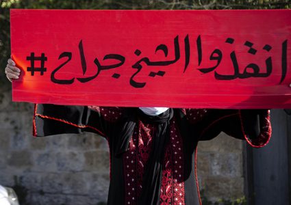 الاحتلال تواصل اعتداءاتها على المواطنين والمتضامنين في الشيخ جراح