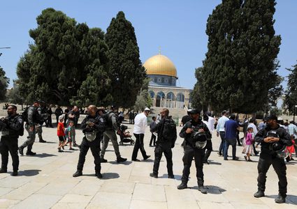 مستوطنون يقحمون الاقصى بحماية من شرطة الاحتلال