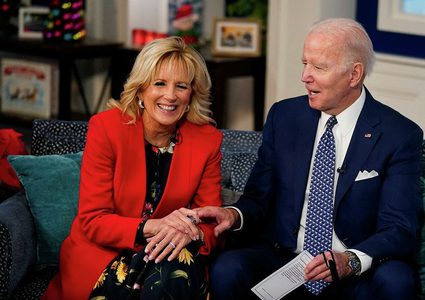 الرئيس الأمريكي جو بايدن يحتفل بعيد الحب