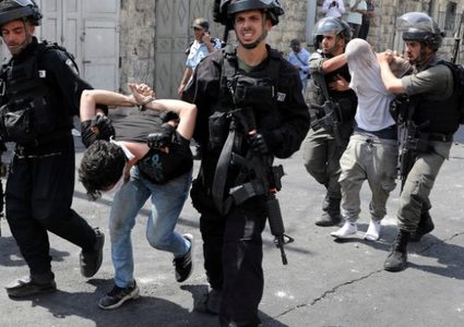 الاحتلال يعتقل سبعة فتية غرب سلفيت