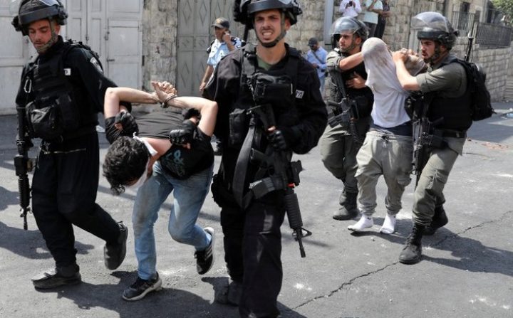 الاحتلال يعتقل سبعة فتية غرب سلفيت