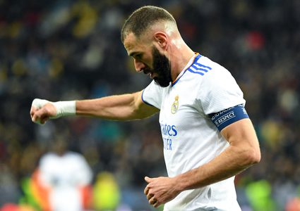 بنزيما يزف أنباء سارة لأنشيلوتي في معسكر الريال