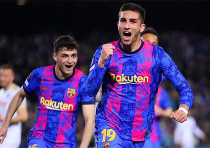 برشلونة يبدأ مشوار الدوري الأوروبي بتعادل مخيب