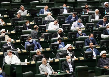 البرلمان الإيراني يحدد شروط العودة للالتزام بالاتفاق النووي