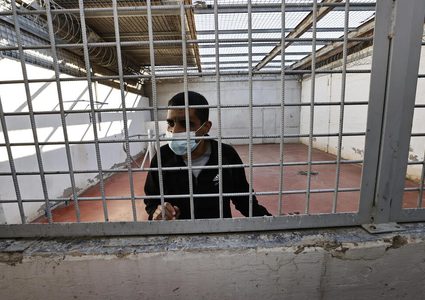 كيف يعيش الأسير الزبيدي في زنزانته؟