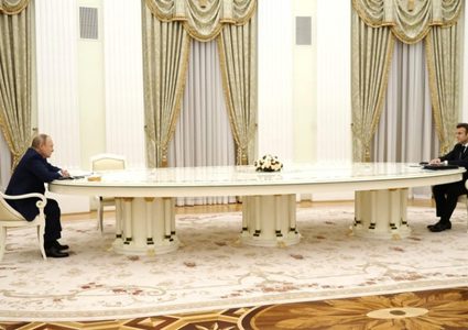 محادثات بين ماكرون وبوتين مع اشتداد التوتر على الجبهة مع أوكرانيا